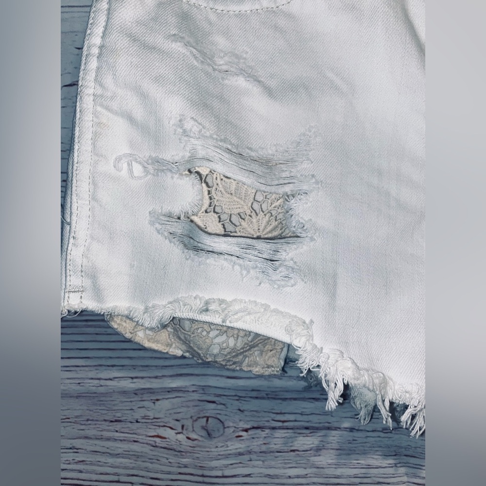 NEW✨HOLLISTER HIGH RISE SHORTS DISTRESSED w LACE - Picture 4 of 9